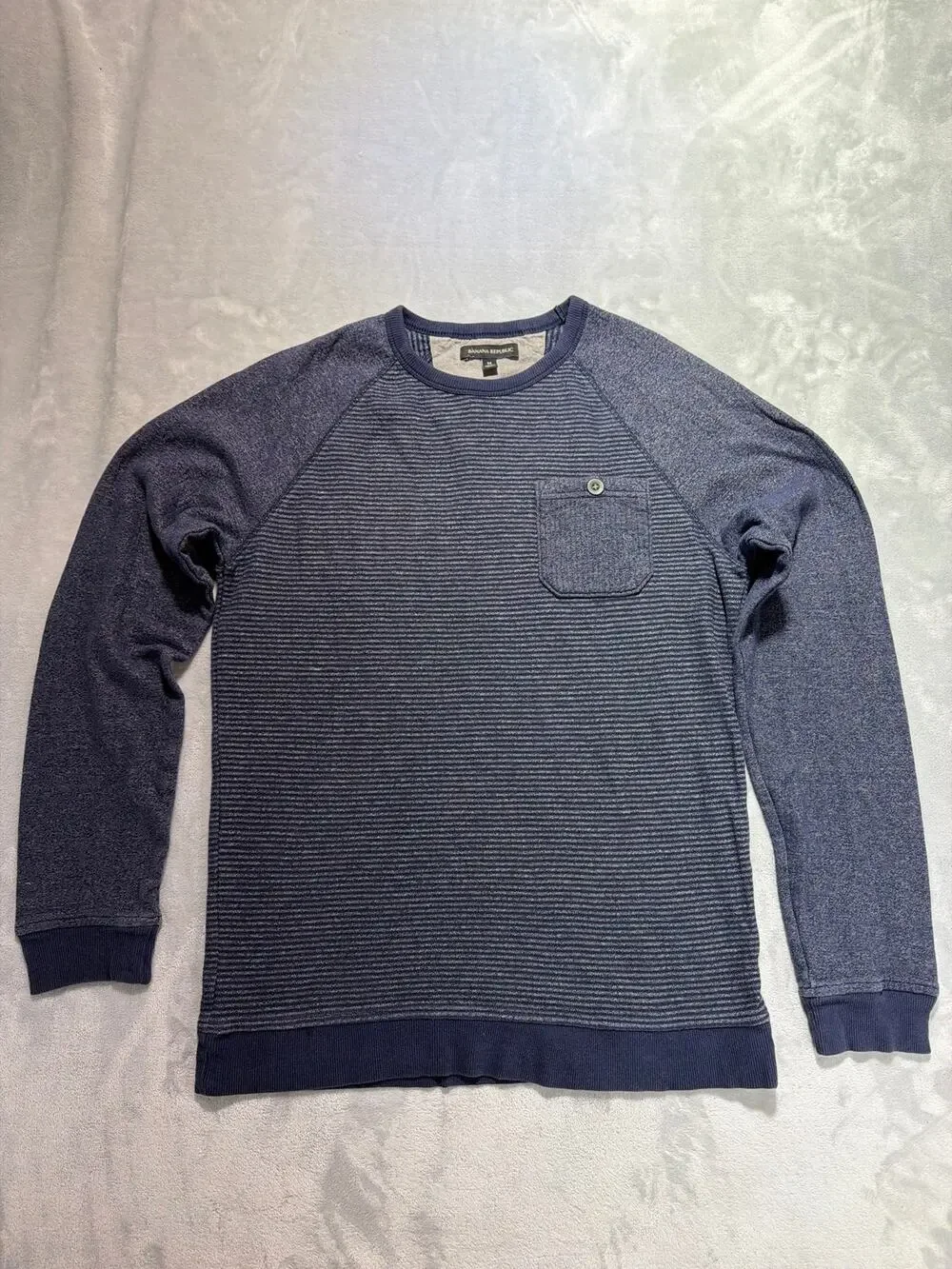Banana Republic Men's Medium Preppy Navy Striped Raglan Long Sleeve Shirt M